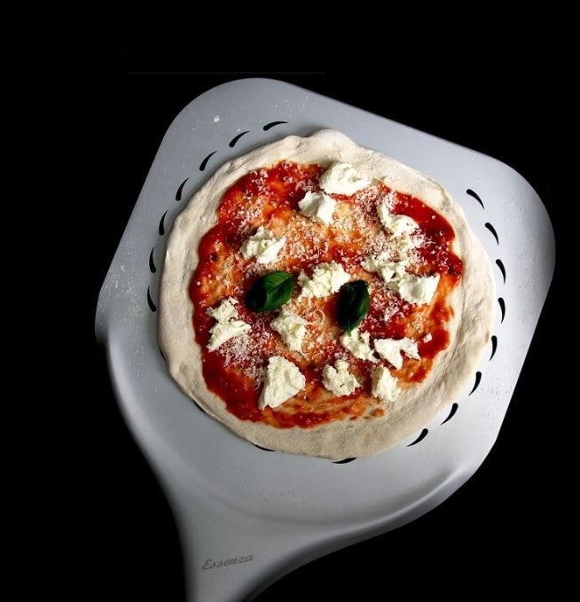 Pala de pizza perforada de aluminio Essenza 34 cm