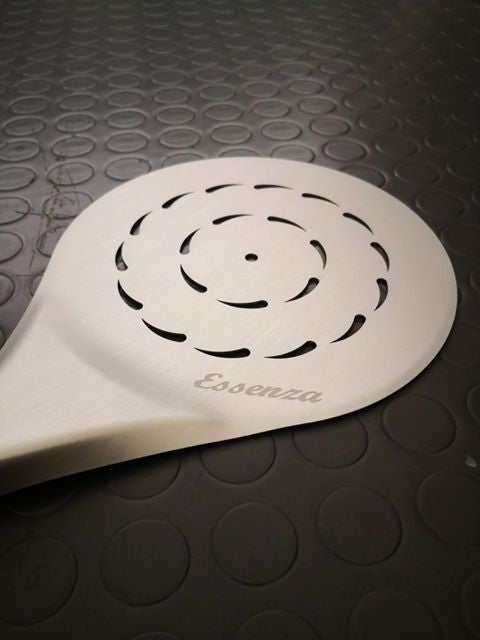Essenza Pala de pizza redonda de aluminio perforado de 18 cm (7") ligera y flexible.
