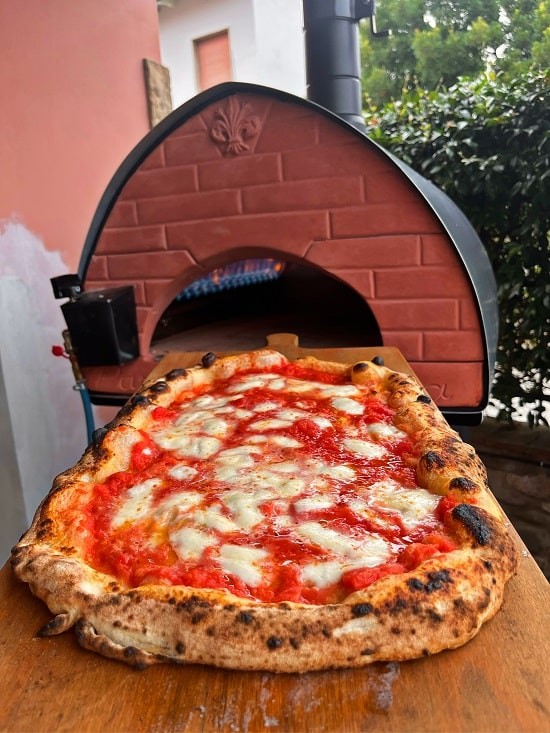 Horno de pizza exterior de gas y leña Passione "NEGRO" 80x60cm