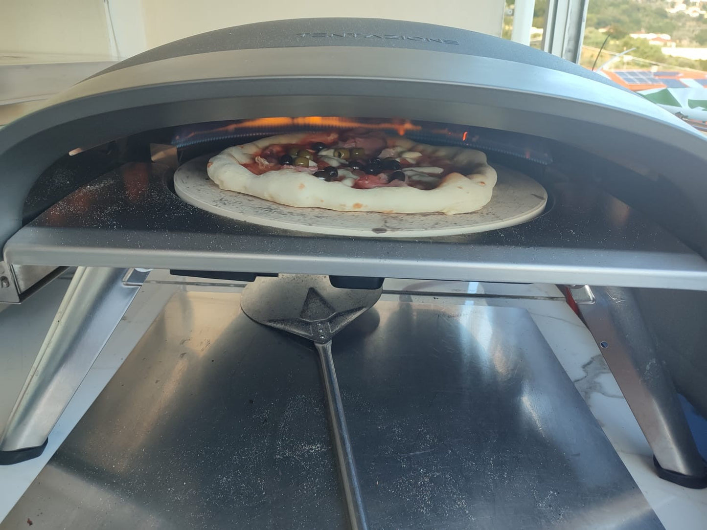Tentazione Air: Horno de gas con piedra de cocción giratoria de 40 cm (16″)