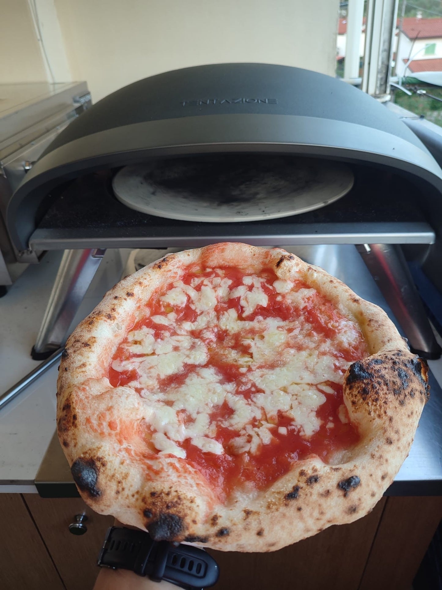 Tentazione Air: Horno de gas con piedra de cocción giratoria de 40 cm (16″)