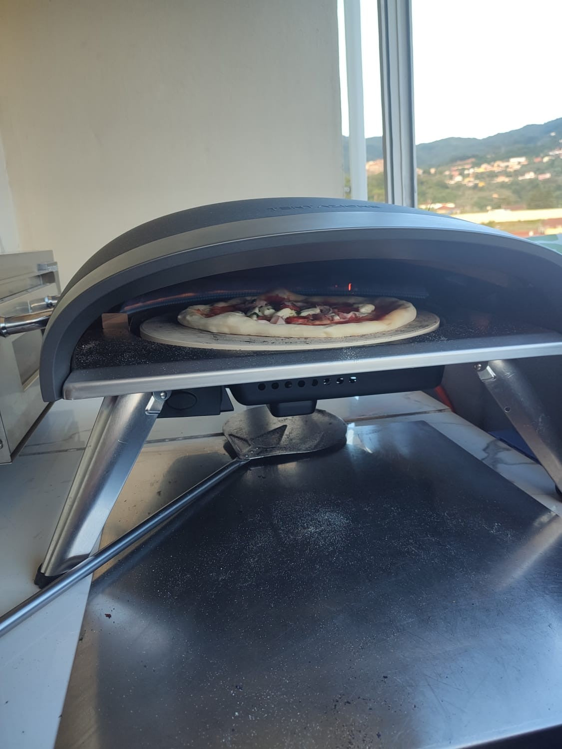 Tentazione Air: Horno de gas con piedra de cocción giratoria de 40 cm (16″)